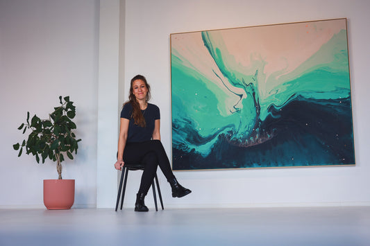 Laura Kamphuis in front of one of her paintings