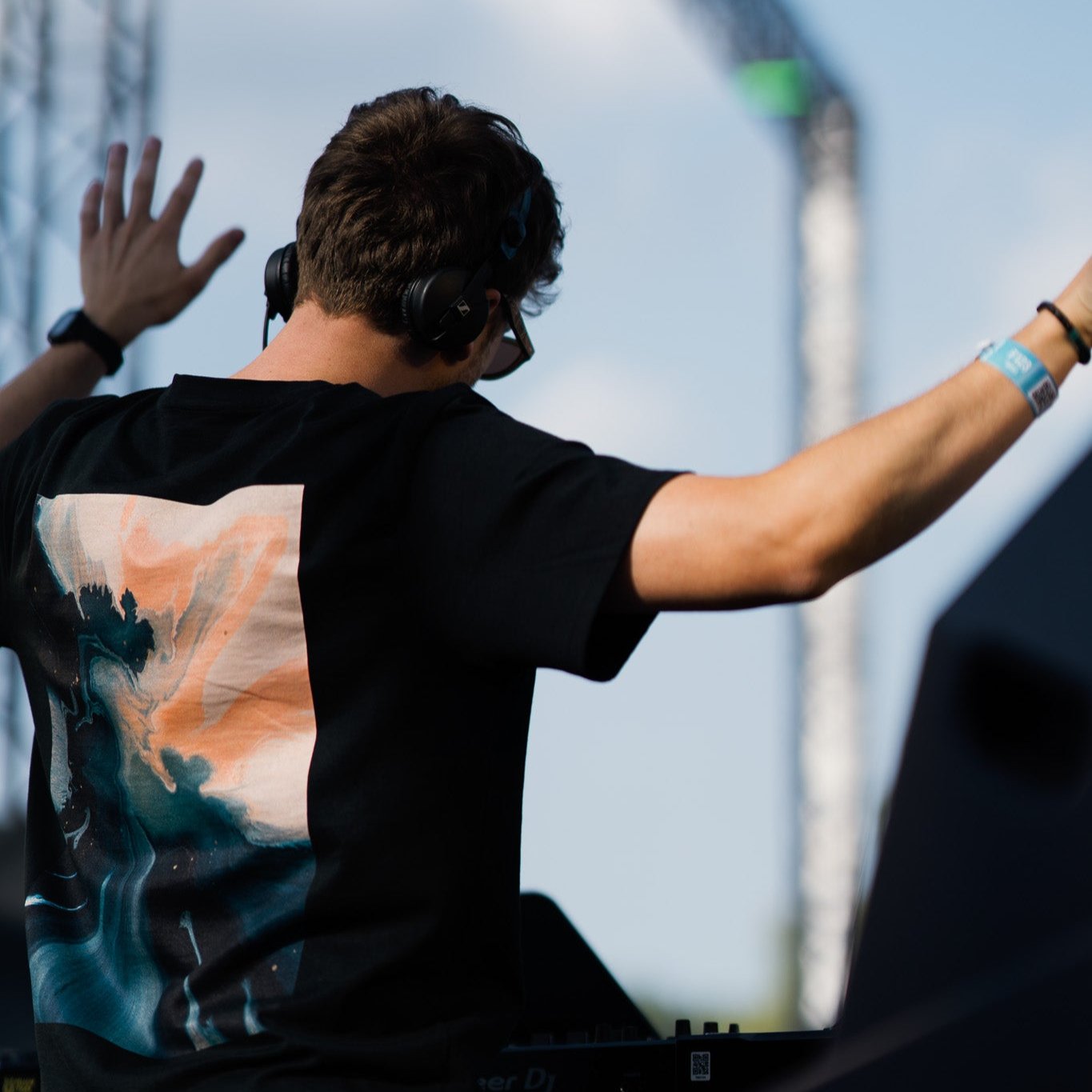 'Distant 3' T-Shirt